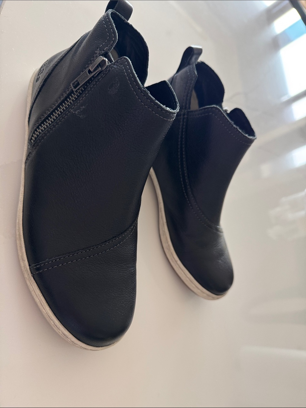 Taos Footwear Black Leather Ankle Booties with White Outsole